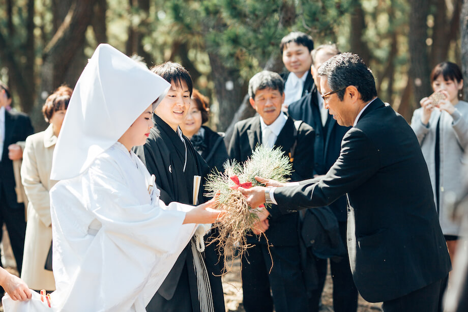 「地域活性化プランコンテスト」をきっかけに結婚したご夫婦。結婚式は「三保松原」で行われた。