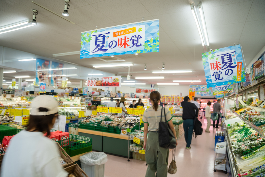 長野県信濃町のとくし丸の拠点の第一スーパー古間店 photo by mocchy