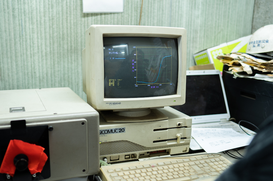堀内さんが30年以上前に購入した測色器