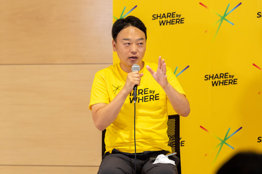 齋藤 潤一（Junichi Saito）氏 AGRIST株式会社 代表取締役CEO、一般財団法人 こゆ地域づくり推進機構代表理事・クリエイティブ・ディレクター / 米国シリコンバレーのITベンチャーでクリエイティブ・ディレクターとして勤務後、2011年の東日本大震災を機に「ビジネスで地域課題を解決する」を使命に地方創生の活動を開始。2017年4月新富町役場が設立した地域商社「こゆ財団」の代表理事に就任し、1粒1,000円ライチの開発やふるさと納税で寄付金を累計70億円以上集める。2019年10月に農業課題を解決するために収穫ロボットを開発するスタートアップAGRIST株式会社を創業し、代表取締役に就任。Forbes Asia 100など国内が10以上の賞を受賞。https://agrist.com/