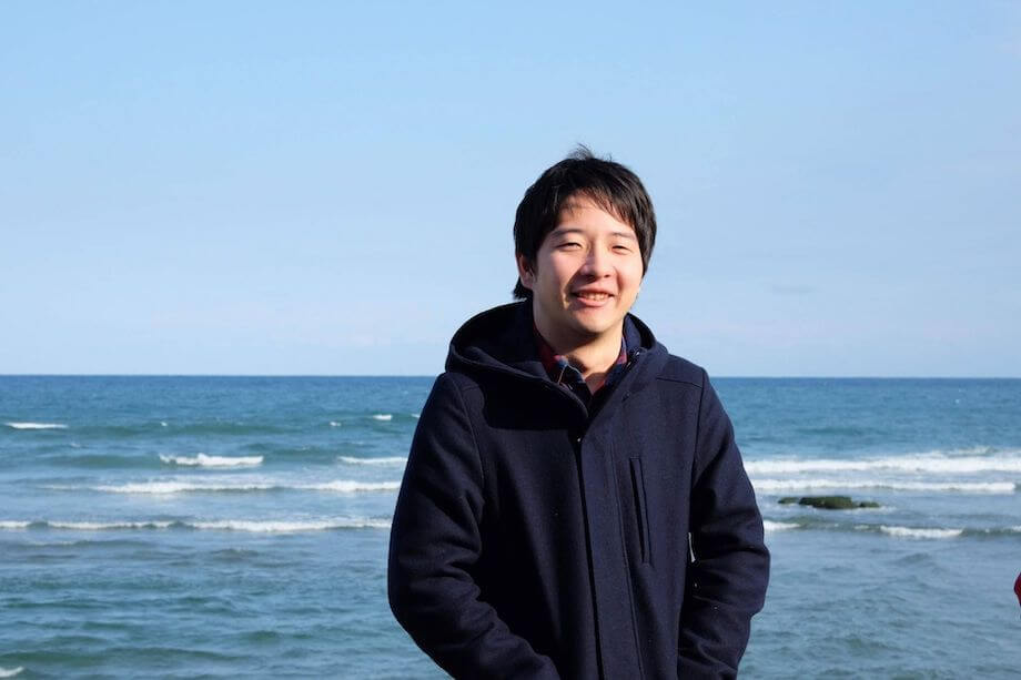 住吉昂太（kouta sumiyoshi）氏 静岡鉄道株式会社、（株）Otonoの取締役 / 在学中、地元静岡で『「空から眺める世界遺産 三保松原」地元の魅力を伝えたい！』プロジェクトの共同代表として、クラウドファンディングを活用した三保松原・太平洋・富士山を空から眺める気球ツアーを開催。その後、『世界遺産三保松原　地域活性化プランコンテスト』を立ち上げ、大学生を対象にした合宿型コンテストを行う。卒業後、静岡の鉄道会社に就職。商業不動産の運営・プロモーションを通じてエリア価値の向上・まちづくり、人事採用に従事後、2019年度より東京のまちづくり・鉄道会社へ出向中。さらに本業の傍らで、観光地のドラマ型音声ガイドの製作や、観光客向けのミュージアムショップを運営する（株）Otonoの取締役も兼任。その他様々な地域活性化イベントに携わる。