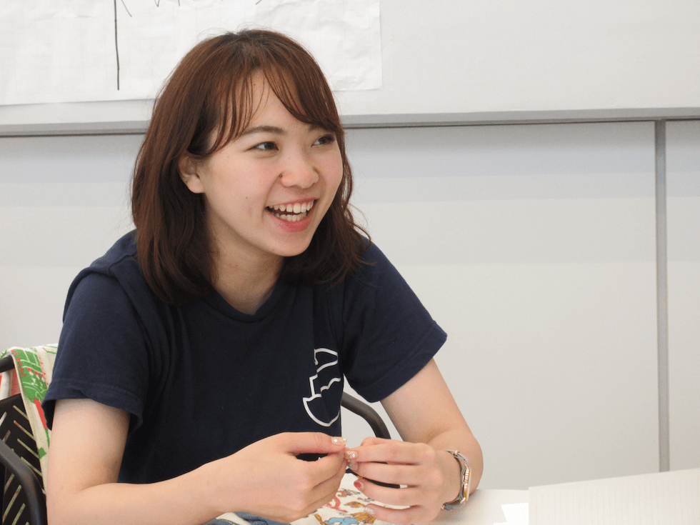 坂本彩（Aya Sakamoto）1995年生まれ。2014年に昭和女子大学グローバルビジネス学部に入学。在学中に富山県朝日町に出会い、「昭和女子大学海の家プロジェクト」と「星空のナイトシアター」を始動。大学卒業後も入社した会社にて、引き続き富山県朝日町で地域活性化事業を行う。2019年12月に退職し、2020年1月からは別会社に入社。東京を拠点に活動しつつ、引き続き大学時代のメンバーと「星空のナイトシアター2020」開催に向け準備を進めている。