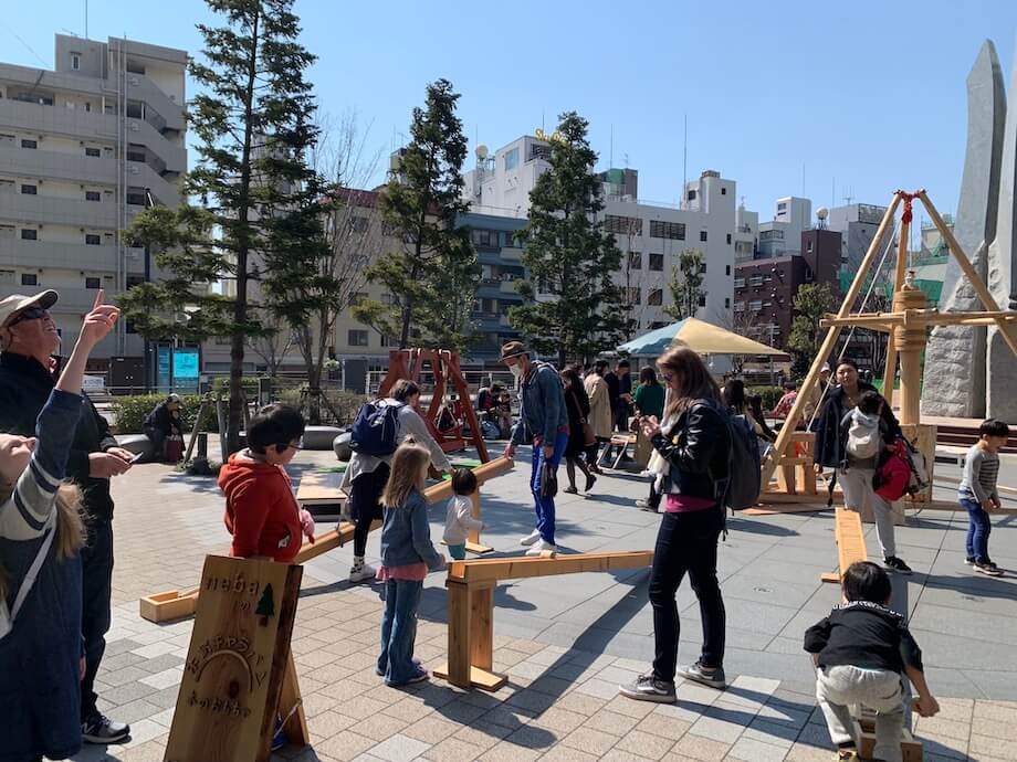 根羽村の森林を使って生み出された「動く木のおもちゃ」。東京スカイツリーをはじめ、東京ハーヴェストなど様々なところで展示が行われ、反響を得ている。
