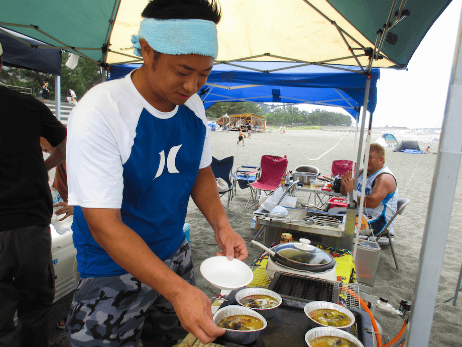 自ら獲った魚を調理し販売する出店にチャレンジしている徳田氏