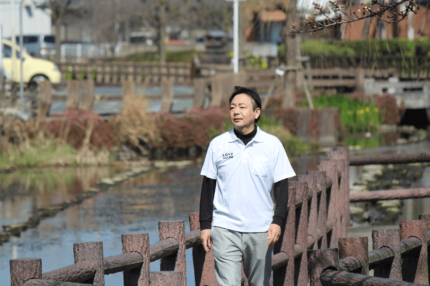 柏木潤弥(Kashiwagi Junya)氏 西条市役所移住推進課長 / 愛媛県西条市(旧東予市)出身。大学時代を京都で過ごしたのち1992年、Uターンで(旧)東予市役所奉職。2004年平成の大合併により2市2町が合併し、西条市へ。財政部門、企画政策部門を経て、2018年移住推進担当へ。2019年移住推進課新設に伴い同課課長に。