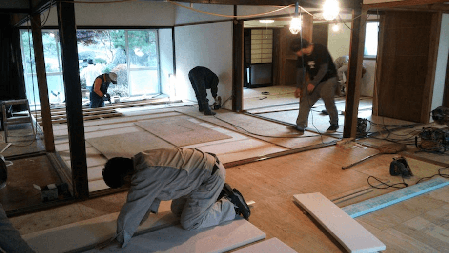 空き家バンク成約物件のDIY改修イベントの様子