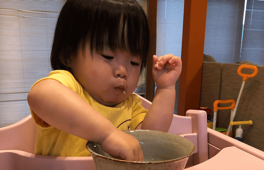 暑くて食欲が落ちてくる夏に、冷たくてサラサラと食べられ、かつ栄養も取れる「漁師めし風冷汁」に、漁師さんの娘さんもこのがっつきよう！（笑）