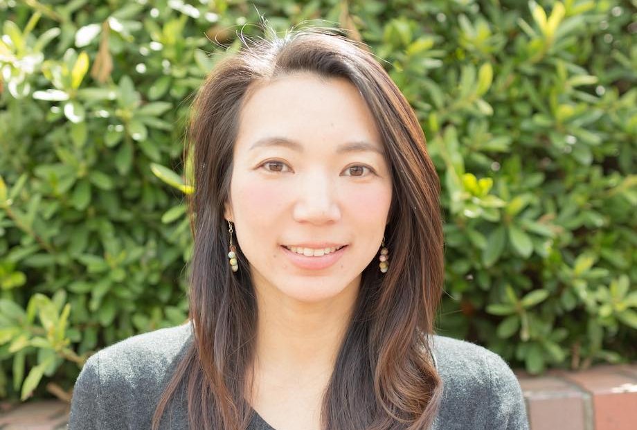 鈴木 美央(すずき みお)O+Architecture(オープラスアーキテクチャー合同会社)。博士(工学)。早稲田大学理工学部建築学科卒業。建築意匠設計、公共空間活用・設計、地域ビジョン策定、商店街支援、建築や都市の在り方に関わる業務を多岐に行う。著書「マーケットでまちを変える ~人が集まる公共空間のつくり方~」(学芸出版社)、第九回不動産協会賞受賞。