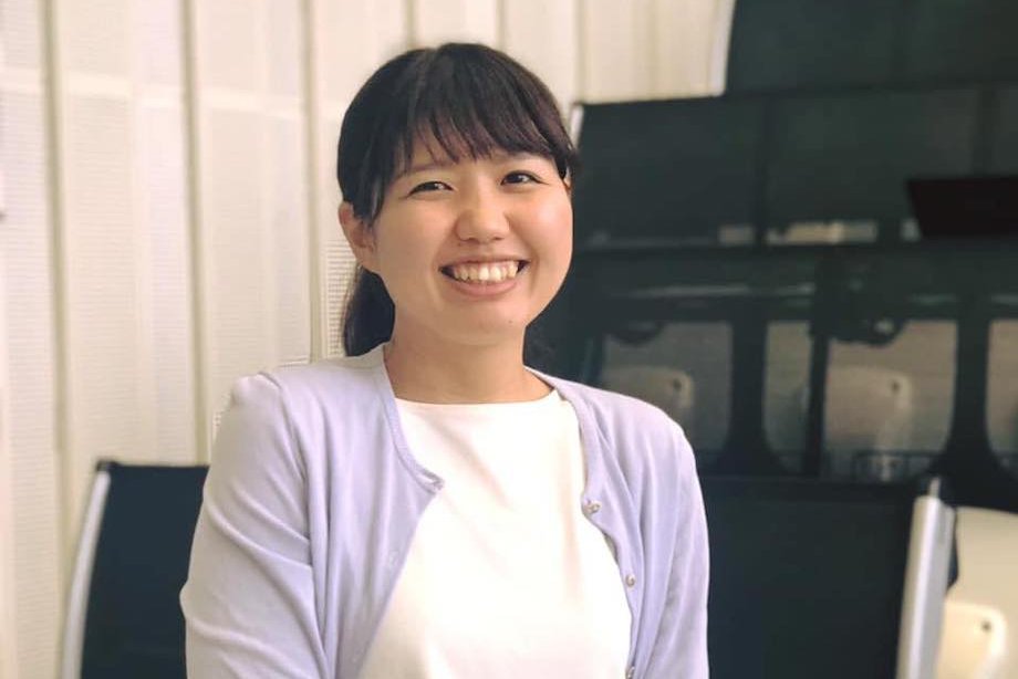 荒井 菜彩季さん 埼玉県北本市役所 職員 / 埼玉県本庄市出身。2012年本庄市役所入庁。本庄市役所では、区画整理事業や産業振興を担当。北本市の緑(特に雑木林)とそれを取り巻く人たちに惹かれ、2019年北本市役所に入庁。現在はシティプロモーションとふるさと納税を担当し、地域活性化に取り組んでいる。趣味はクリームソーダづくり。
