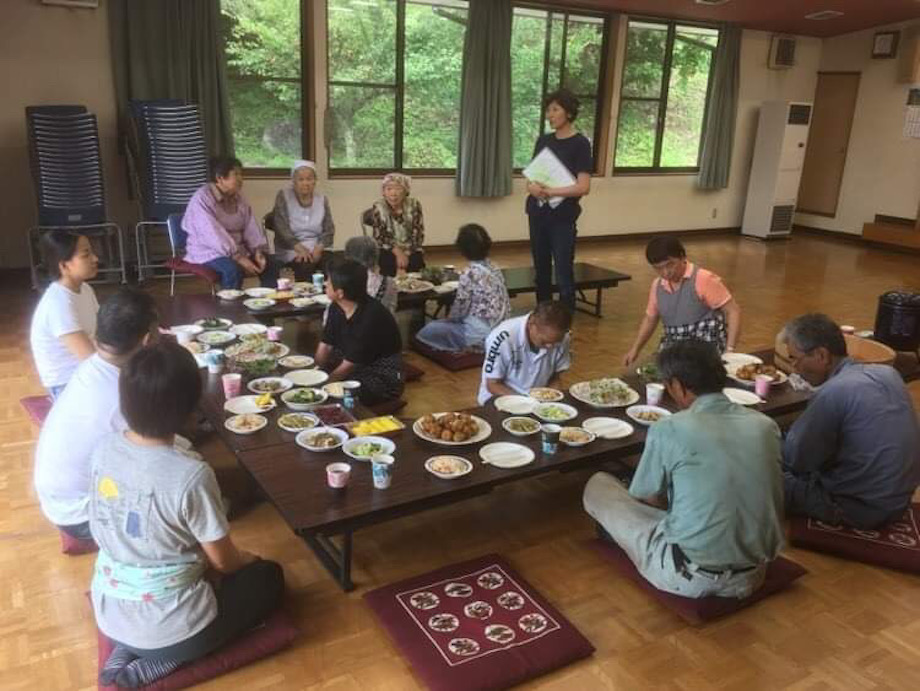 昨年の草刈りの際に地元のおばあちゃん達によるお昼ご飯