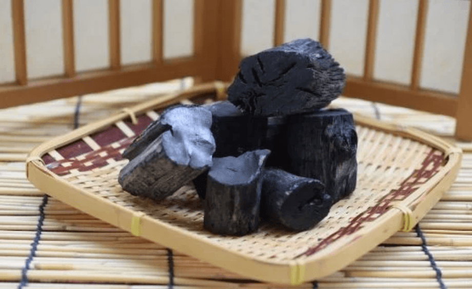 大月町の町木である「ウバメガシ」を使って、丁寧に焼き上げられた備長炭。海岸の岩の中に直接根を張り、長時間かけてミネラルを吸収しながら成長することで、硬度が高く、炭に仕上げた際、火持ち・火力ともに優れており、大変高く評価されています。当日は四万十鶏・力豚・干物を備長炭で焼いてその美味しさをレポートします！