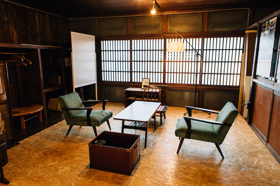 築87年の旧呉服店をリノベーションして誕生したシェアスペース『Coworking & Café yuinowa』。