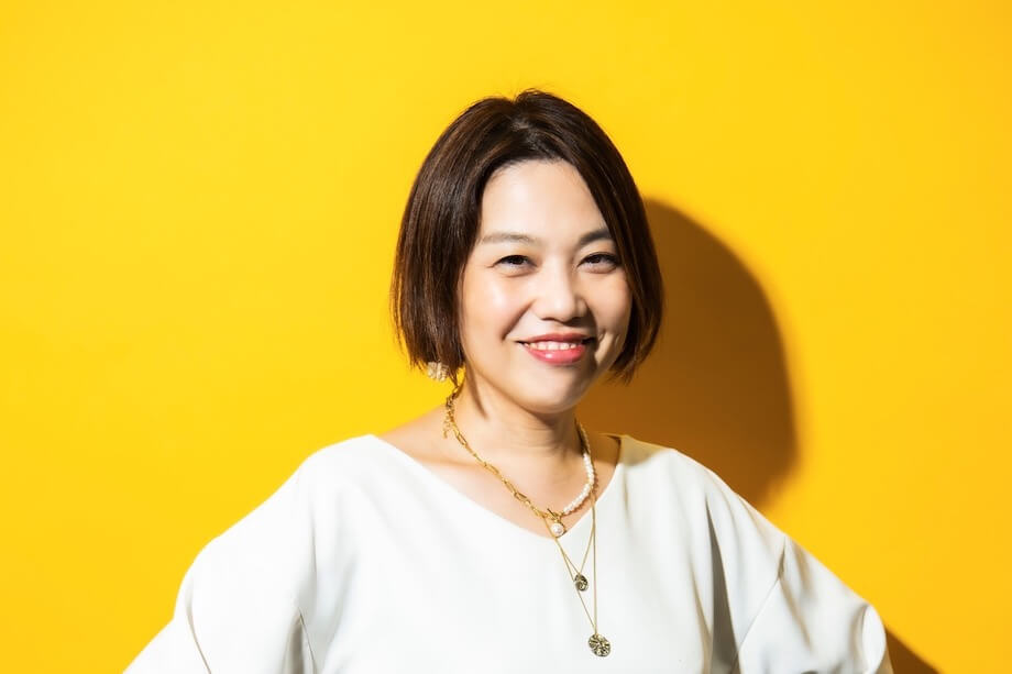 瀬名波 雅子 氏(スタンフォード・ソーシャルイノベーション・レビュー日本版 オペレーションマネージャー) 金融系企業を経て2011年にNPO法人ビッグイシュー基金ヘ入職。若者のホームレス化予防のための支援ネットワークづくり、ホームレスの人たちの相談事業、政策提案、ファンドレイズなどの事業全般を統括。その後、2年間のアメリカ滞在を経て、帰国後は米系投資銀行の人事部にてダイバーシティ&インクルージョン、社員研修を担当した。