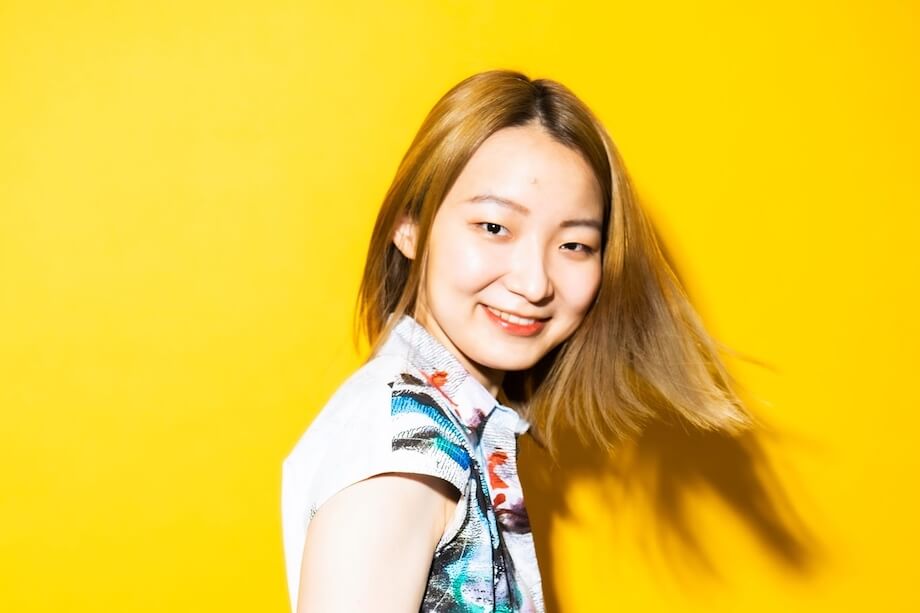 井土 亜梨沙 氏(スタンフォード・ソーシャルイノベーション・レビュー日本版 コミュニティプロデューサー) 一橋大学卒業。2014年森ビル入社。2016年ザ・ハフィントン・ポスト・ジャパンに入社。「Ladies Be Open」のプロジェクトを立ち上げ、女性のカラダにまつわる様々な情報を発信したほか、1か月間メイクしない自身の生活を綴った「すっぴん日記」なども担当した。2018年よりForbes JAPAN コミュニティプロデューサーとして雑誌の特集に合わせたコミュニティ作り・運営をメインに、ウェブや雑誌の記事を執筆。8社が参画した「#もっと一緒にいたかった 男性育休100%プロジェクト」では、第1回Internet Media Awardsスポンサード・コンテンツ部門を受賞。