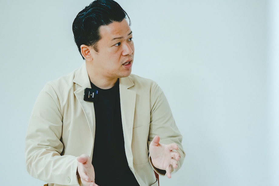 平林 和樹(Kazuki Hirabayashi)株式会社WHERE 代表取締役、内閣府地域活性化伝道師、ふじよしだ定住促進センター理事 / ヤフー株式会社/カナダ留学/株式会社CRAZYを経て、株式会社WHERE創業。地域コミュニティメディアLOCAL LETTERは約2万人の会員規模まで成長。人口900人の村で古民家をリノベした体験型民泊施設まつや邸は開始9ヶ月で宿泊客180名を突破。地域経済活性化カンファレンスSHARE by WHEREを立ち上げ業界・地域を超えた産学官民の起業家70名以上が登壇。
