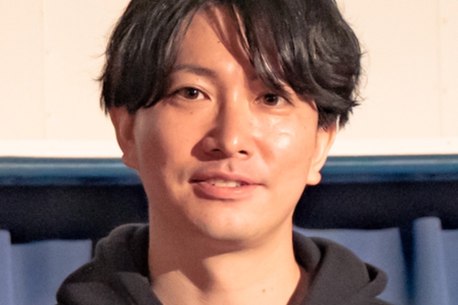 佐々木 喬志(Takashi Sasaki)氏 株式会社FoundingBase代表取締役CEO / 宮城県石巻市出身。株式会社リクルート HRMに入社後、前職の先輩と外国人留学生/海外留学経験者の就職支援事業を創業。東日本大震災を契機として2014年にまちづくり会社である株式会社FoundingBase創業。全国21拠点で6つの事業領域を展開。高知県東洋町「海の駅 東洋町」の運営、大分県豊後高田市「長崎鼻ビーチリゾート」運営、島根県隠岐郡海士町にて離島観光グランピング施設を2023年5月に開業。山口県美祢市公営塾minetoの運営を行う