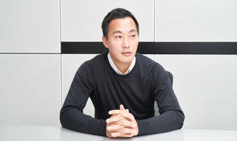 河野 玄 氏 大田区商店街連合会 事務局長 / 2011年、コンサルティング業界から中途採用で大田区商店街連合会に入社。連合会事務局の体制見直しと、大田区への様々な施策提言を通して、商店街支援改革を推進する。近年は商業に留まらず、観光、福祉、健康等の様々な分野に活動領域を広げながら官民連携のコーディネート等の支援も行う。