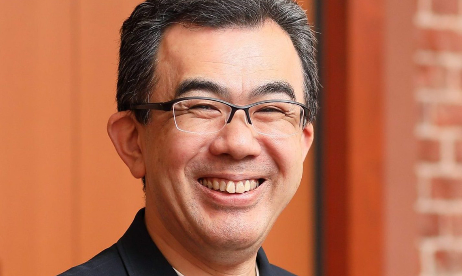 越塚 登氏 東京大学大学院 情報学環 教授 / 1966年 東京生まれ、1994年 東大院 博士課程修了、博士(理学)。2009年には東京大学大学院 情報学環 教授に就任。IoT(Internet of Things)やデータ流通プラットフォーム、スマートシティ、スマートビル/ハウス、オープンデータ、OS、コンピューターネットワーク、HCI、ブロックチェーンなどの研究活動を推進。地域との関わりとして、東京都データプラットフォーム協議会・委員、高知県IoT推進アドバイザー、小田原市デジタル政策最高顧問など、沢山の地域活動に参画。