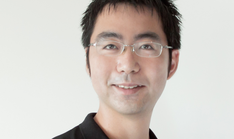 西村 勇哉氏(モデレーター) 株式会社エッセンス 代表取締役、NPO法人ミラツク 代表理事、大阪大学SSI 招聘教授 / 1981年大阪府池田市生まれ。大阪大学大学院にて人間科学の修士を取得。人材開発ベンチャー企業、公益財団法人日本生産性本部を経て、2011年にNPO法人ミラツクを設立。セクター、職種、領域を超えたイノベーションプラットフォームの構築と、大手企業の新領域事業開発支援・研究開発プロジェクト立ち上げの支援、未来構想の設計、未来潮流の探索などに取り組む。2021年に株式会社エッセンスを設立。2021年9月に自然科学、社会科学、人文学を領域横断的に扱う先端研究者メディアesse-senseをリリース。知のアクセスを実現するKnowledge Tech企業として、偶然の幸運に出会えるメディア空間の構築に取り組む。滋賀県大津市在住、3児の父。大阪大学社会ソリューションイニシアティブ招聘教授、大阪大学人間科学研究科後期博士課程(人類学)在籍