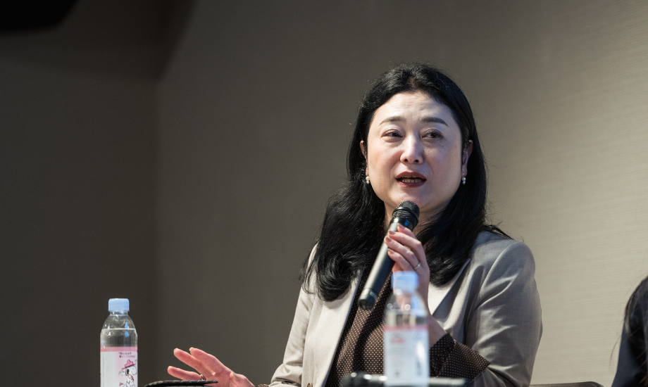 伊奈 友子(いな ともこ)氏 経済産業省 中小企業庁 創業・新事業促進課長 / これまで、経済産業省において中小企業庁事業環境部調査室長、商務・サービスグループ物流企画室長/消費経済企画室長、製造産業局ものづくり政策審議室長などを歴任して中小企業・ものづくり政策などを多数担当し、現在、創業支援や中小企業の新事業支援、地域課題の解決に取り組むゼブラ企業の推進などを担当している。
