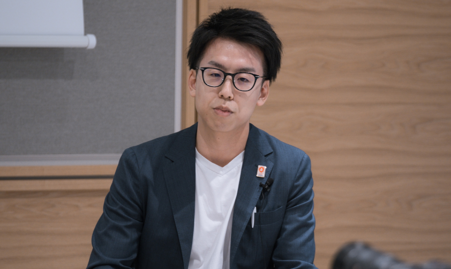 林 勇太氏 (写真右) MUIC Kansaiマネージャー / 京都大学卒業後、三菱UFJ銀行入社。中之島支社、戦略調査部を経て、2019年8月より現職であるMUIC Kansai運営業務に従事。MUIC Kansai運営業務における主な実績は、空港施設DX化プロジェクト、宿泊施設における睡眠関連サービス導入事業、シティチェックインプロジェクト(手ぶら観光と手荷物預けのDX化)、など