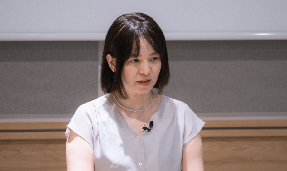 加藤 史子氏 WAmazing(株)代表取締役 / 慶應 SFC 卒業後、リクルートにてインターネットでの新規事業立ち上げに携わった後、観光産業と地域活性の R&D 部門じゃらんリサーチセンターに異動。主席研究員として調査研究・事業開発に携わる。2016 年 7 月、訪日外国人旅行者による消費を地方にもいきわたらせ、地域の活性化に資するプラットフォ-ムを立ち上げるべく WAmazing 株式会社を創業。