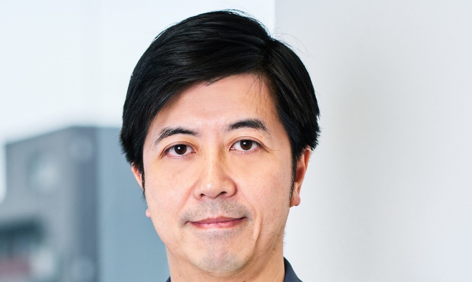 髙島 宏平氏 オイシックス・ラ・大地株式会社 代表取締役社長 、公益社団法人経済同友会 副代表幹事 / 東京大学大学院工学系研究科情報工学専攻修了後、マッキンゼー日本支社勤務を経て、2000年6月に「一般のご家庭での豊かな食生活の実現」を企業理念とするオイシックス株式会社を設立。2013年に東証マザーズに上場。2016年、買い物難民への移動スーパー「とくし丸」を子会社化。2017年には「大地を守る会」、翌2018年には「らでぃっしゅぼーや」との経営統合を実現し、食材宅配3ブランドを擁するオイシックス・ラ・大地株式会社代表取締役社長に就任。2019年にアメリカでヴィーガンミールブランドを展開するPurple Carrotを子会社化し、Directorに就任する。オイシックス・ラ・大地株式会社は2020年に東証第一部へ指定替えとなる。※2022年新市場区分への再編によりプライム市場へ移行。 株式会社ベネッセホールディングス及びシダックス株式会社の社外取締役、一般社団法人Data for Social Transformationの共同代表理事を兼務。 2007年、世界経済フォーラムYoung Global Leadersに選出。同年、NPO法人「TABLE FOR TWO International」の理事となり世界の食糧問題に関わる活動に積極的に参加(現在ファウンダー)。2011年3月の大震災後には、一般社団法人「東の食の会」の発起人として復興支援活動を精力的に開始。2016年には「大地の芸術祭」で生まれた作品やプロジェクトを運営し、越後妻有を魅力ある地域にしていくために設立されたNPO法人「越後妻有里山協働機構」の副理事に就任した。2018年からは一般社団法人日本車いすラグビー連盟 理事長に就任し、経済界からパラスポーツを支援。2020年EY Entrepreneur Of the Year日本代表に選出。2021年4月より公益社団法人経済同友会 副代表幹事を務める。
