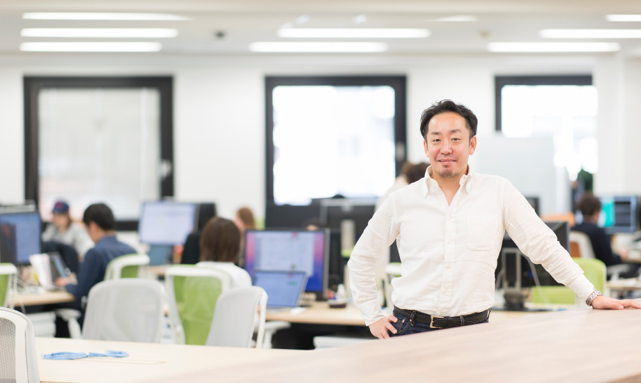 南 章行氏 株式会社ココナラ取締役会長 / 住友銀行（現三井住友銀行）に入行後、2004年に企業買収ファンドのアドバンテッジパートナーズに転職。2009年には英国オックスフォード大学経営大学院（MBA）を修了。帰国後、NPO法人ブラストビートの設立や、NPO法人二枚目の名刺に参加。2011年に株式会社ウェルセルフ（現株式会社ココナラ）を設立し現職。