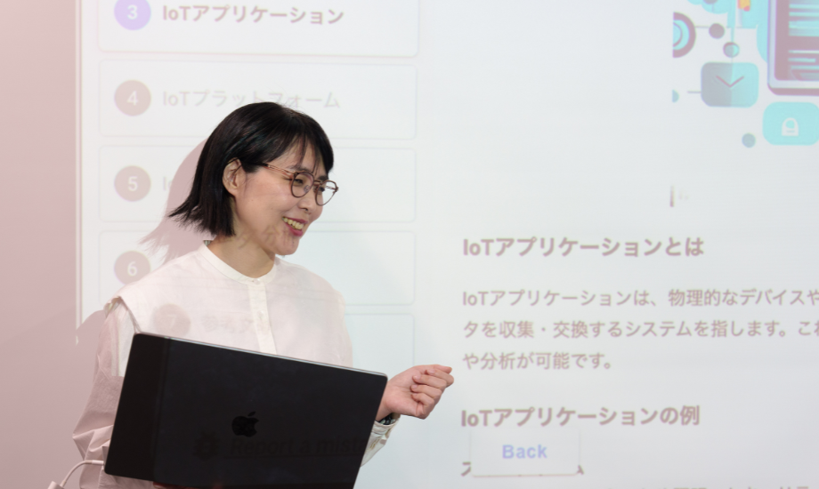 ワークショップ内の授業を行う様子