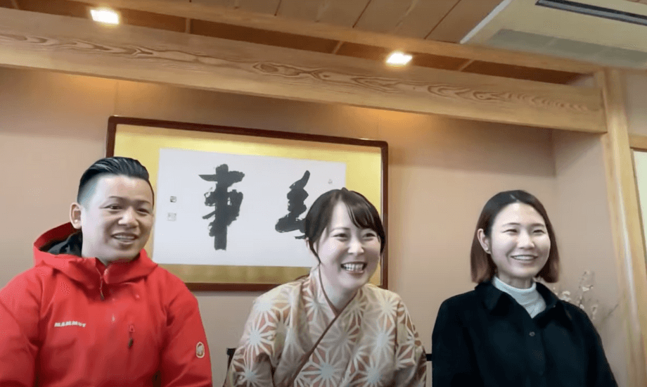 2月9日(金)に民宿あおまさにて行われたチャリティーイベントの翌日にインスタライブを開催。左から株式会社WHERE代表平林、民宿おあまさ女将青木さん、LOCALLETTERディレクター兼ライターを務める田村の3名での鼎談。