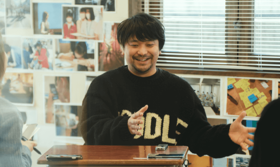「誰よりもかえる組の子たちの大ファン」と話す斎藤さん。子どもたちの話をする時には自然と笑顔が溢れる。