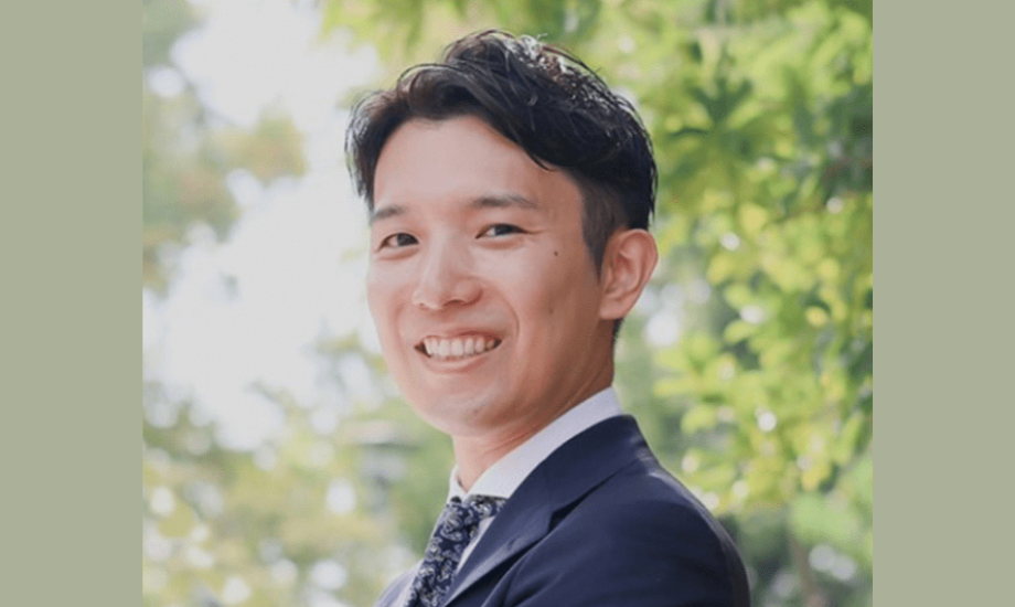 吉澤 克哉氏 東海旅客鉄道株式会社 事業推進本部 / 2016年に入社後、JR東海MARKETの立ち上げに従事。主に企画やプロモーションを担当し、名古屋の行列スイーツ「ぴよりん」の無人受取サービス等、多数のプロジェクトを実施。2023年6月には、3人の有志で始めた非公式のワーキンググループから「conomichi(コノミチ)」を事業責任者として立ち上げ、沿線地域の関係人口創出に取り組んでいる。