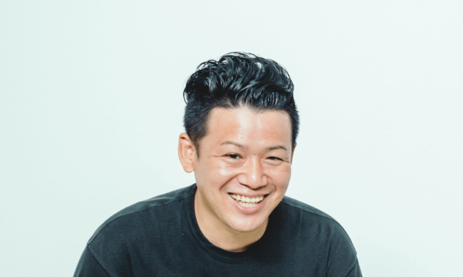 平林 和樹氏 株式会社WHERE 代表取締役 / ヤフー株式会社、カナダ留学、株式会社 CRAZYを経て、株式会社WHERE創業。約2万人の会員を持つ地域コミュニティメディア「LOCAL LETTER」、産学官民の起業家70名以上が集う地域経済サミット「SHARE by WHERE」など地域、業界を超えた共創を創出。長野県根羽村で一棟貸し宿を立上げ事業譲渡など独自の事業作りで活動中。