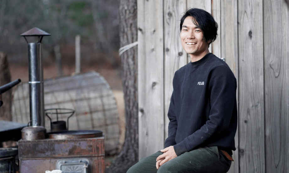 三宅 康太(みやけこうた)氏 大芦高原キャンプ場(Oh! Ashi Forest)の運営、「株式会社_にまつわるエトセトラ」共同代表、地域コーディネーター / 1993年生まれ香川県出身。新卒で大阪の証券会社で働き始めるも5ヶ月で退職。大阪から岡山県美作市上山地区に移住し、2017年から3年間地域おこし協力隊に就任。卒隊後も同地区にて棚田の再生、大芦高原キャンプ場(Oh! Ashi Forest)の再建・運営、高校地域コーディネーター、自然を通じて暮らしを豊かにする「株式会社_にまつわるエトセトラ」など「暮らし」を軸に関わる活動は多岐にわたる。