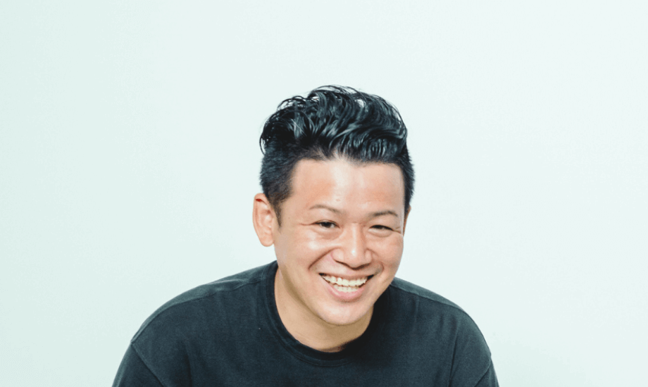 平林 和樹 株式会社WHERE 代表取締役・LOCAL LETTERプロデューサー / ヤフー株式会社、カナダ留学、株式会社 CRAZYを経て、株式会社WHERE創業。約2万人の会員を持つ地域コミュニティメディア「LOCAL LETTER」、産学官民の起業家70名以上が集う地域経済サミット「SHARE by WHERE」など地域、業界を超えた共創を創出。長野県根羽村で一棟貸し宿を立上げ事業譲渡など独自の事業作りで活動中。