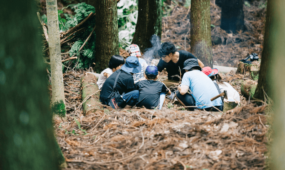 三宅さんの移住当初の2016年、大芦キャンプ場(Oh!Ashi Forest)は、担い手がおらず休業状態になっていた。「自然を通して、人が集まる場所をつくりたい」との想いから、地道に再生を続け、現在は-Oh!Ashi Forest-として、三宅さんご夫婦を中心に運営を続けている。