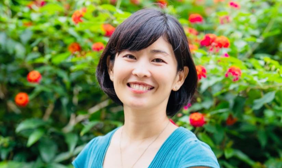 佐藤 ひろこ(さとう ひろこ)氏 株式会社カヤックゼロ取締役(沖縄県石垣島)Infopot,inc. CEO・The Hatena Solutions,Inc. CEO / 30カ国を旅し、マルタ共和国に留学。フィリピンで起業。約20年にわたり、「セブ島と日本をつなぐ」をテーマに総合メディア「セブポット」の運営の傍ら、日系企業の進出、会社設立、海外移住サポート支援、不動産業などフィリピン・セブ島にて幅広く地域貢献してきた実績がある。2021年に石垣島に親子で移住。株式会社カヤックゼロの取締役に就任。石垣島移住促進住宅事業・イベント&コワーキング「スペースチャレンジ石垣島」「地域コミュニティ通貨 "まーる"」など地域活性化事業に携わる。「女性の新しい生き方」として日経新聞に特集を組まれるなどメディアや講演などでも活躍。