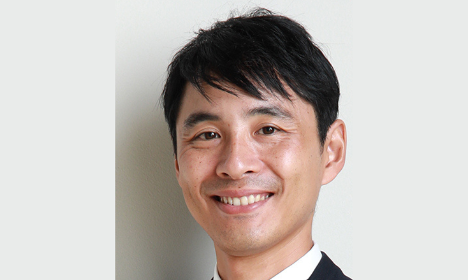 石井 智康(いしい ともやす)氏 石井食品株式会社 代表取締役社長執行役員 / 2006年6 月にアクセンチュア・テクノロジー・ソリューションズ(現アクセンチュア) に入社。ソフトウェアエンジニアとして、大企業の基幹システムの構築やデジタルマーケティング支援に従事。2014年よりフリーランスとして、アジャイル型受託開発を実践し、ベンチャー企業を中心に新規事業のソフトウェア開発及びチームづくりを行う。2017年、祖父の創立した石井食品株式会社に参画。2018年6月、代表取締役社長執行役員に就任。