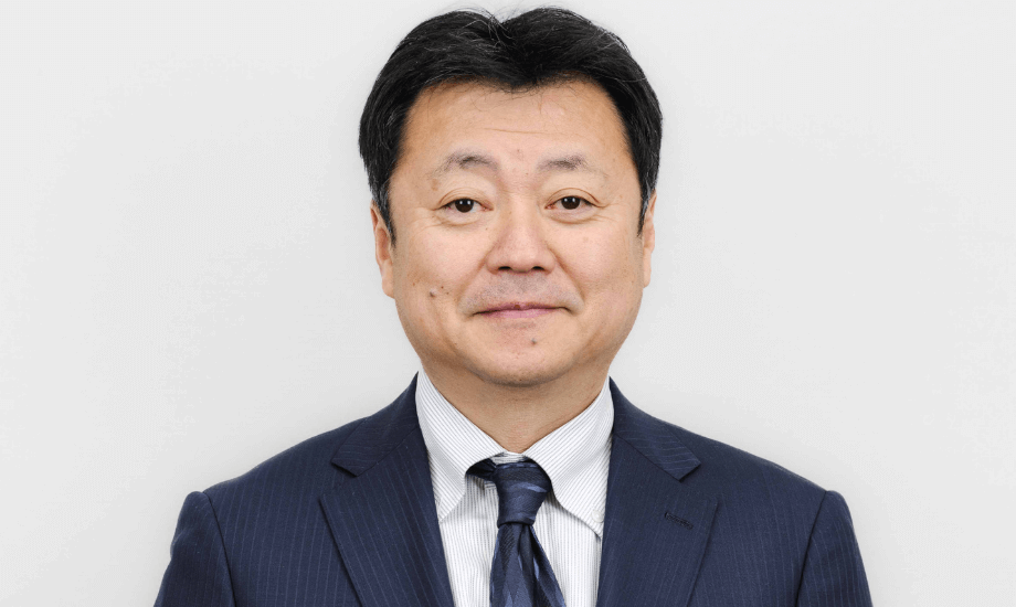 徳前 紀和 (とくまえ のりかず)氏 一般社団法人富山ドリームス代表理事・富山県立氷見高等学校副校長 / 1966年生まれ。富山県で公立高校の教員を務めながら、2020年に一般社団法人富山ドリームスを設立。現在は「ハンドボール聖地」の氷見市にて教員とプロハンドボールチームの運営のデュアルキャリアで地域活性に情熱を注ぐ。「スポーツの力で、多くの人を繋ぎ、街を元気にする!先人が築いた富山のハンドボール文化の力で、地方を元気に!ハンドボールを元気に!」と、地域社会の課題をスポーツの力で解決することを目指している。