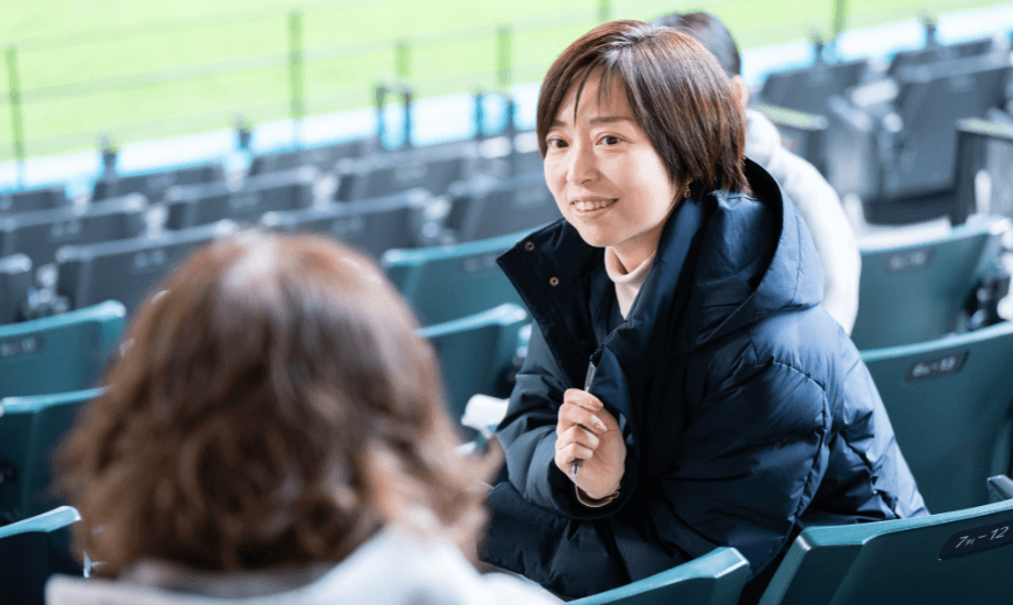 地域で取材を行う様子。「個人の話で終わらせない」企画づくりを大切にしています。