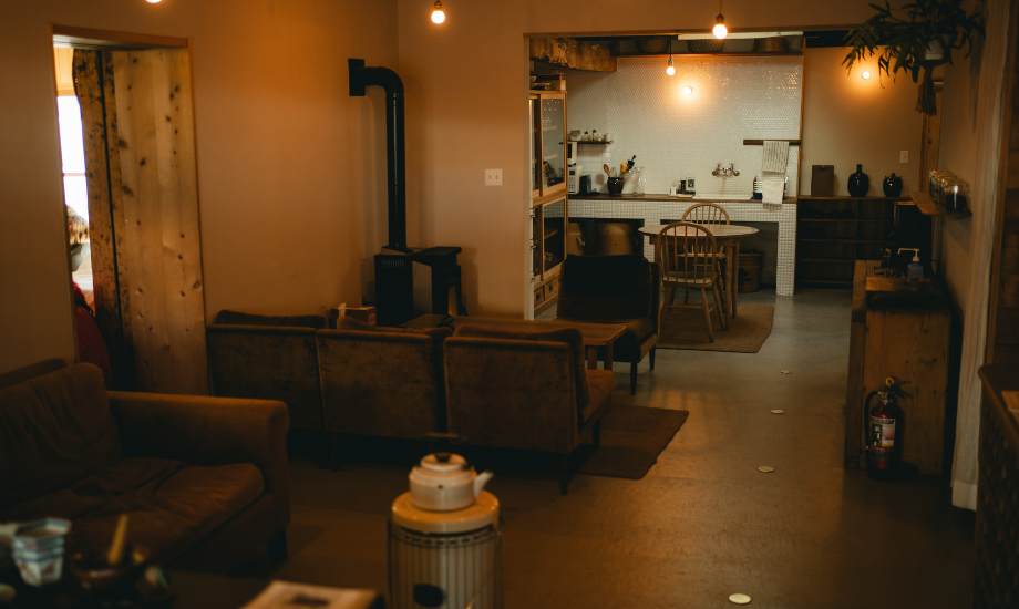 築80年の木造建築を改装した「SARUYA HOSTEL」
