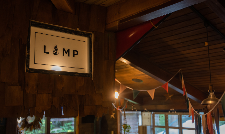信濃町にあるゲストハウスLAMPの施工にも林さんが携わった。photo by mocchy