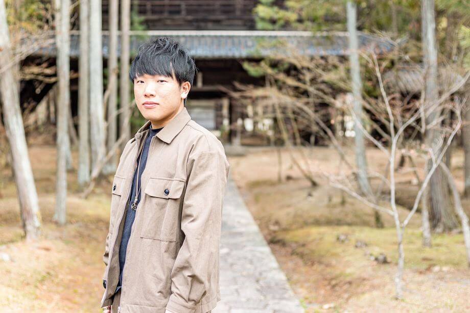 中新 大地氏 新しい働き方LAB岡山コミュニティマネージャー、Lancer of the Year (*1)2023受賞 / 大学2年次(2014年)より、フリーランスのコピーライターとして活動。全国の企業・個人の広報活動を支えながら、地方フリーランスの可能性を模索。悩める社会人や学生を対象に、多様な価値観にふれるための講演活動にも携わる。