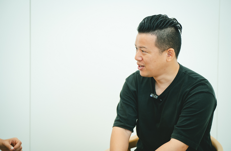 平林 和樹(Kazuki Hirabayashi)株式会社WHERE 代表取締役、内閣府地域活性化伝道師、ふじよしだ定住促進センター理事 / ヤフー株式会社、カナダ留学、株式会社 CRAZY を経て、株式会社WHERE創業。約2万人の会員を持つ地域コミュニティメディア「LOCAL LETTER」、産学官民の起業家70名以上が登壇する地域経済サミット「SHARE by WHERE」など地域、業界を超えた共創を創出。長野県根羽村で一棟貸し宿を立上げ事業譲渡など独自の事業作りで活動中。