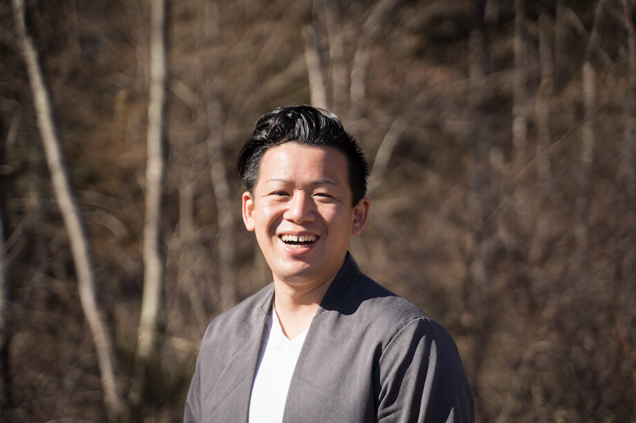 平林 和樹(Kazuki Hirabayashi)株式会社WHERE 代表取締役・内閣府地域活性化伝道師・ふじよしだ定住促進センター理事 / ヤフー株式会社、カナダ留学、株式会社 CRAZY を経て、株式会社WHERE創業。約2万人の会員を持つ地域コミュニティメディア「LOCAL LETTER」、産学官民の起業家70名以上が登壇する地域経済活性化カンファレンス「SHARE by WHERE」など地域、業界を超えた共創を創出。長野県根羽村で一棟貸し宿を立上げ事業譲渡など独自の事業作りで活動中。