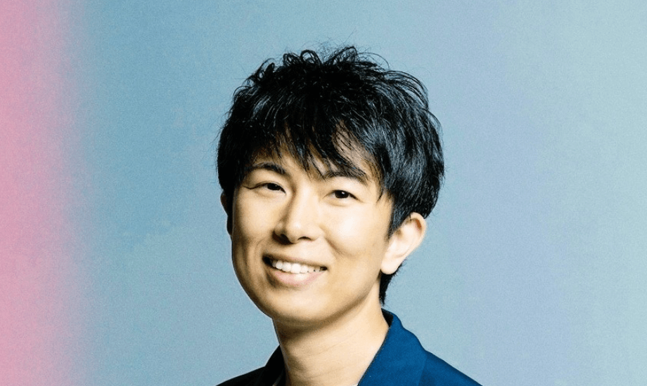 古里 圭史 氏　慶応義塾大学大学院政策・メディア研究科特任准教授 / 1979年生まれ。岐阜県飛騨市（古川町）出身。公認会計士・税理士。早稲田大学卒業後、株式会社スクウェア・エニックスを経てデロイトトーマツグループの監査法人に入所。2012年10月に地元、岐阜県飛騨・高山にUターンし、地域密着のコミュニティバンクである飛騨信用組合に入組。同組合において「育てる金融構想」を掲げ、クラウドファンディングや地域キャピタル会社の設立など、新しい金融手法を活用した資金供給の仕組み構築に注力。2017年には電子地域通貨「さるぼぼコイン」を手掛け、ローンチから4年でユーザー数、加盟店数ともに地域シェア40%超のサービスに。現在は自身のアカウンティングファームの運営を行いながら、慶応義塾大学大学院 政策・メディア研究科 特任准教授を務める。