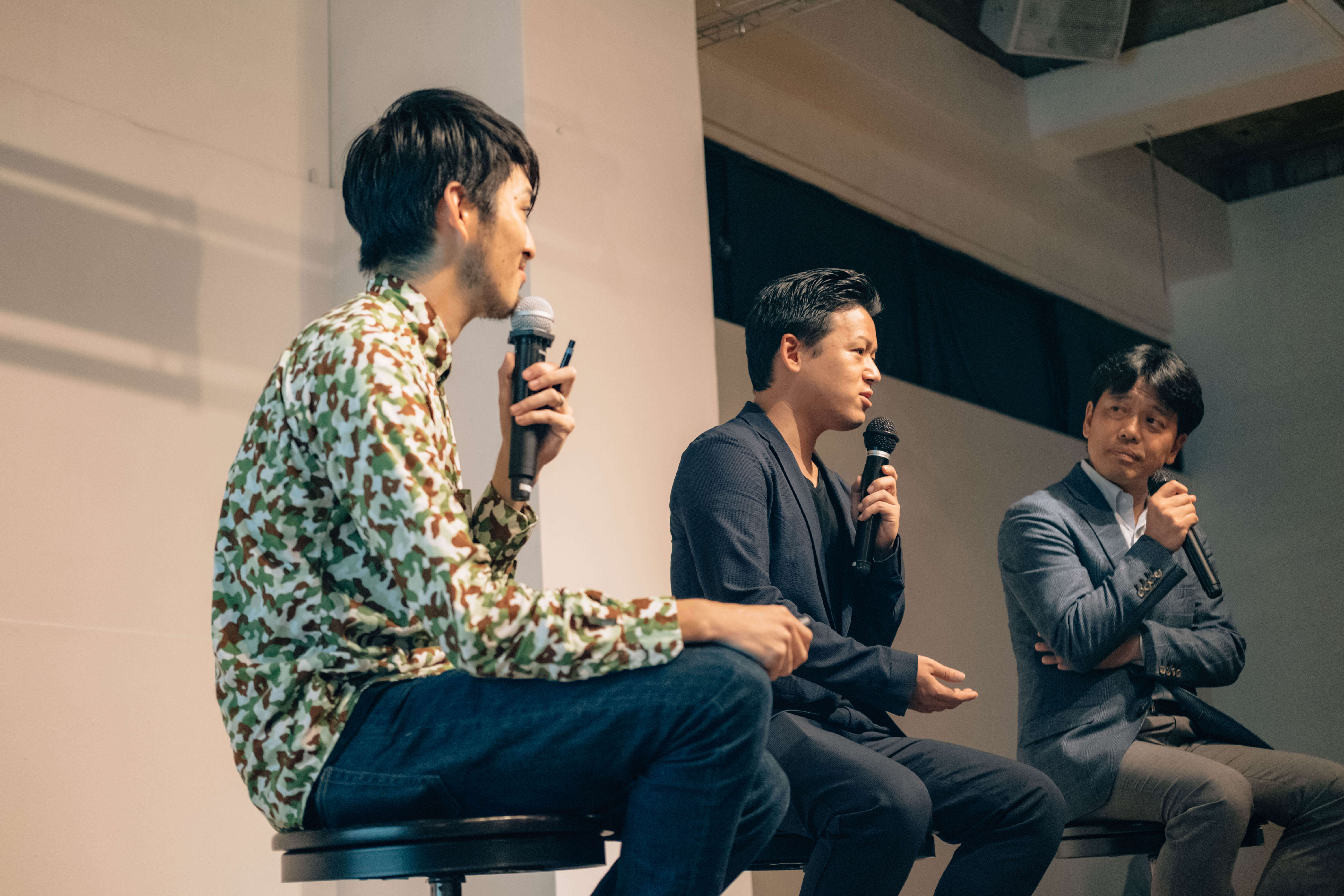 写真中央:株式会社WHERE代表取締役 平林和樹 写真右:TURNS プロデューサー 堀口正裕
