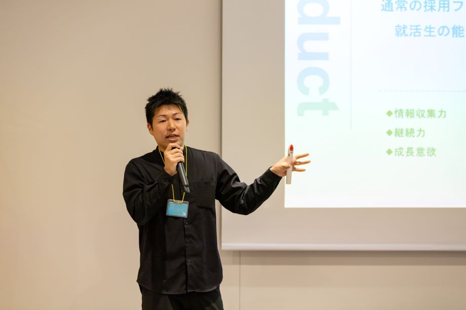 碓井 一平(Ippei Usui)さん 株式会社就活ラジオ 代表取締役 / 2019 年まで富山県内の測量コンサル会社の3 代目代表を務めるが辞任し、同年にLabore を共同創業。代表を務める。Labore では学生を絡めた事業を多数展開し、中でも就活・採用支援事業に約2 年間関わる中で課題の深さを感じ、別会社として就活ラジオを立ち上げ、現在課題解決に取り組む。