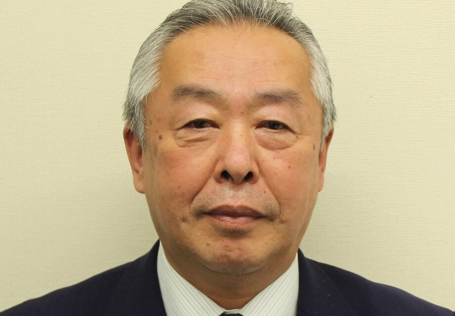 樽井 功（Isao Tarui）氏 東川町農業協同組合代表理事組合長 / 昭和34年5月21日生まれ。平成17年より理事を務め、平成25年専務理事兼信用担当理事、平成26年から代表理事組合長に。令和2年からホクレン農業協同組合連合会理事、同年上川管内農協組合長会副会長。後継者の長男と面積約20haで水稲、みつば、ブロッコリーを作付け。