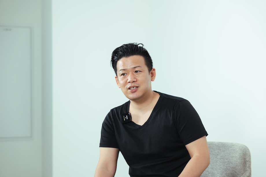 平林 和樹(Kazuki Hirabayashi)株式会社WHERE 代表取締役、内閣府地域活性化伝道師、ふじよしだ定住促進センター理事 / ヤフー株式会社/カナダ留学/株式会社CRAZYを経て、株式会社WHERE創業。地域コミュニティメディアLOCAL LETTERは約2万人の会員規模まで成長。人口900人の村で古民家をリノベした体験型民泊施設まつや邸は開始9ヶ月で宿泊客180名を突破。地域経済活性化カンファレンスSHARE by WHEREを立ち上げ業界・地域を超えた産学官民の起業家70名以上が登壇。